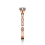 Pierścionek z różowego złota z diamentami